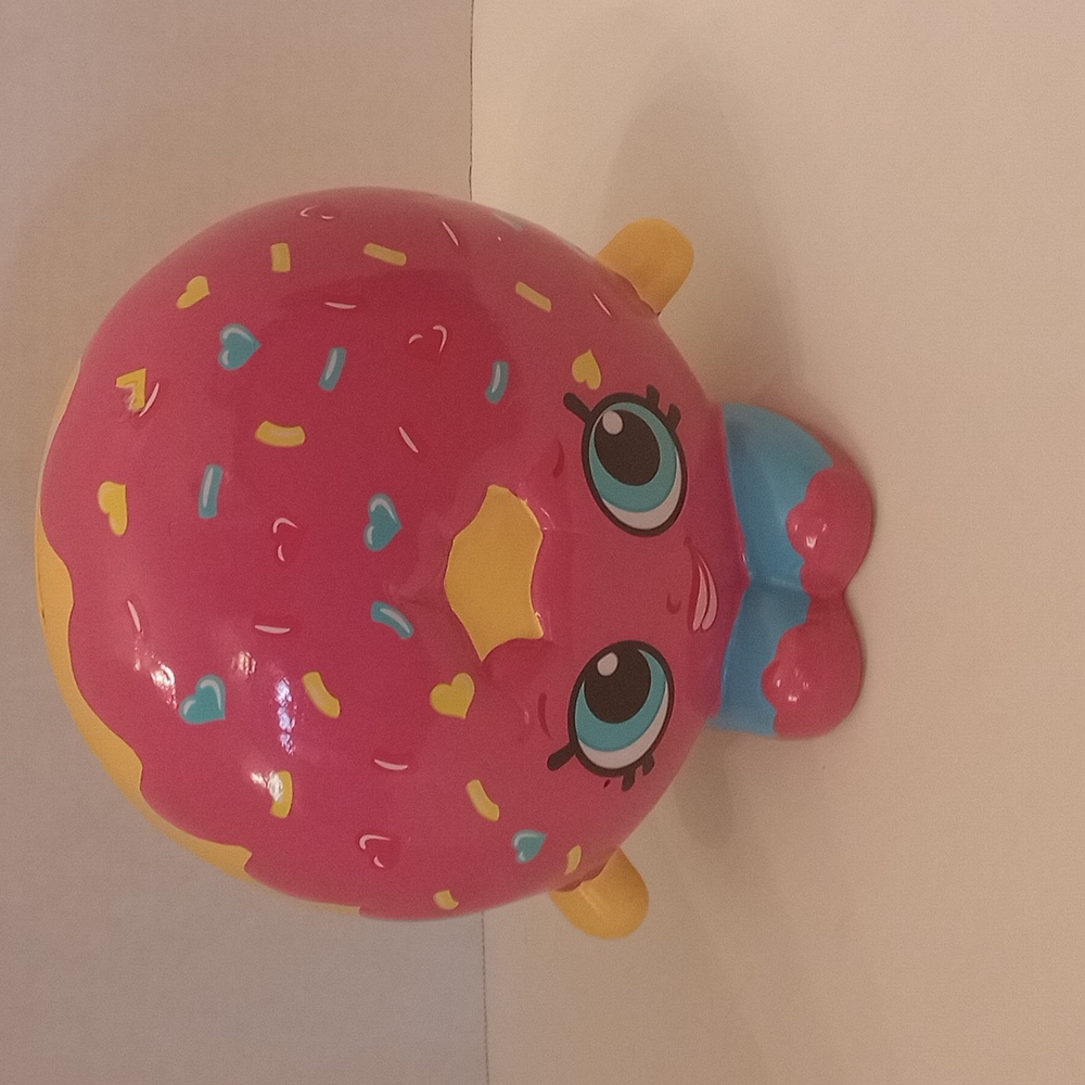 VGUC. Shopkins D'Lish donut Bank.